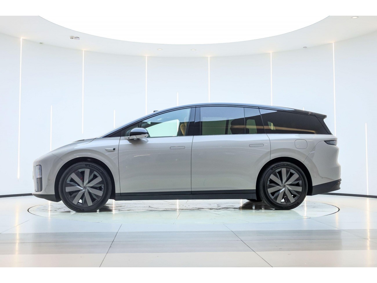 Li Auto i8 2025