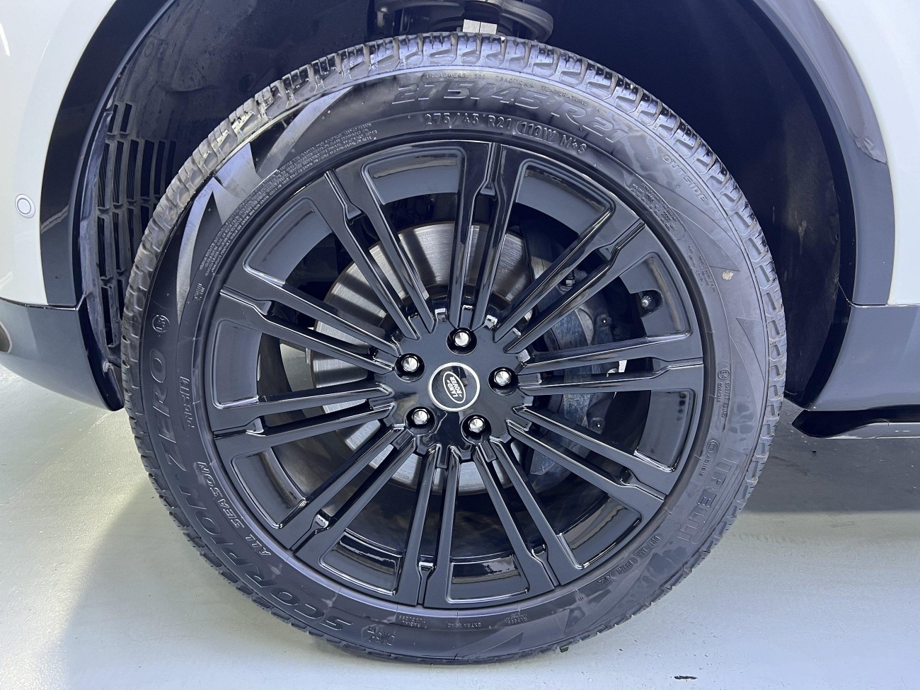 Land Rover Discovery 2024