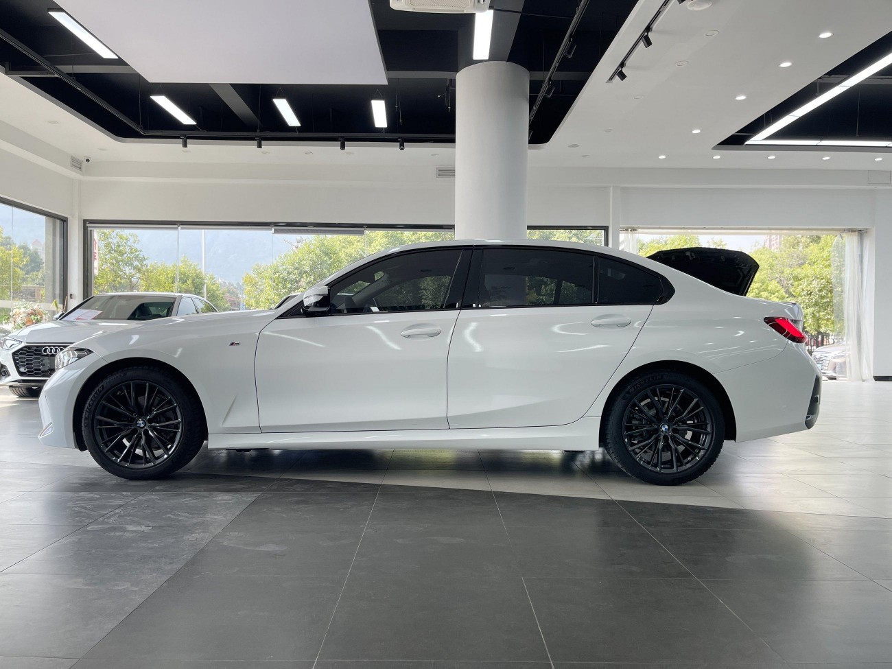 BMW 325Li 2024