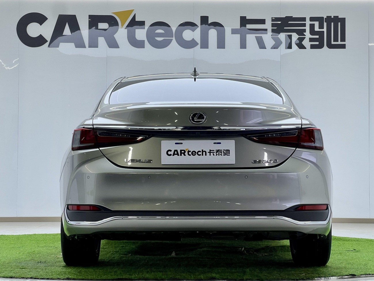 Lexus ES 200 2021