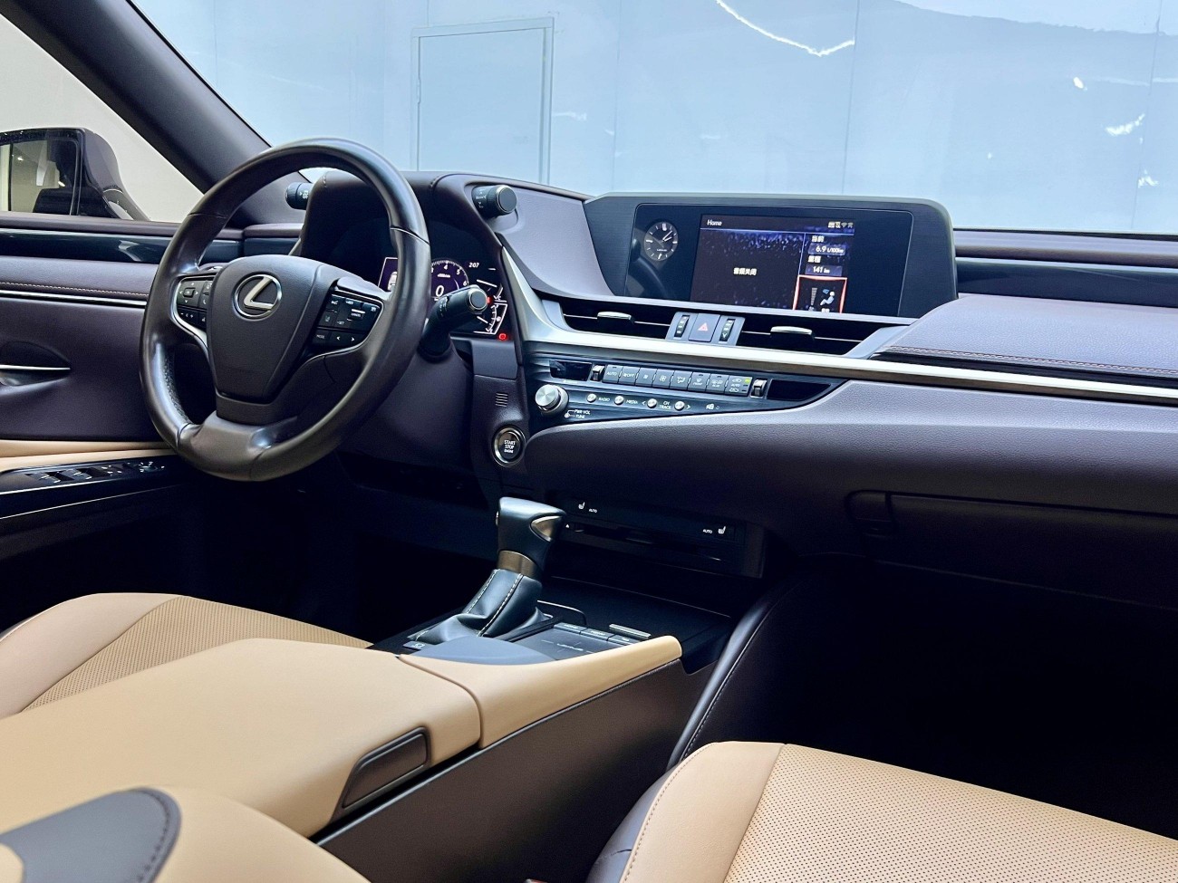Lexus ES 200 2021
