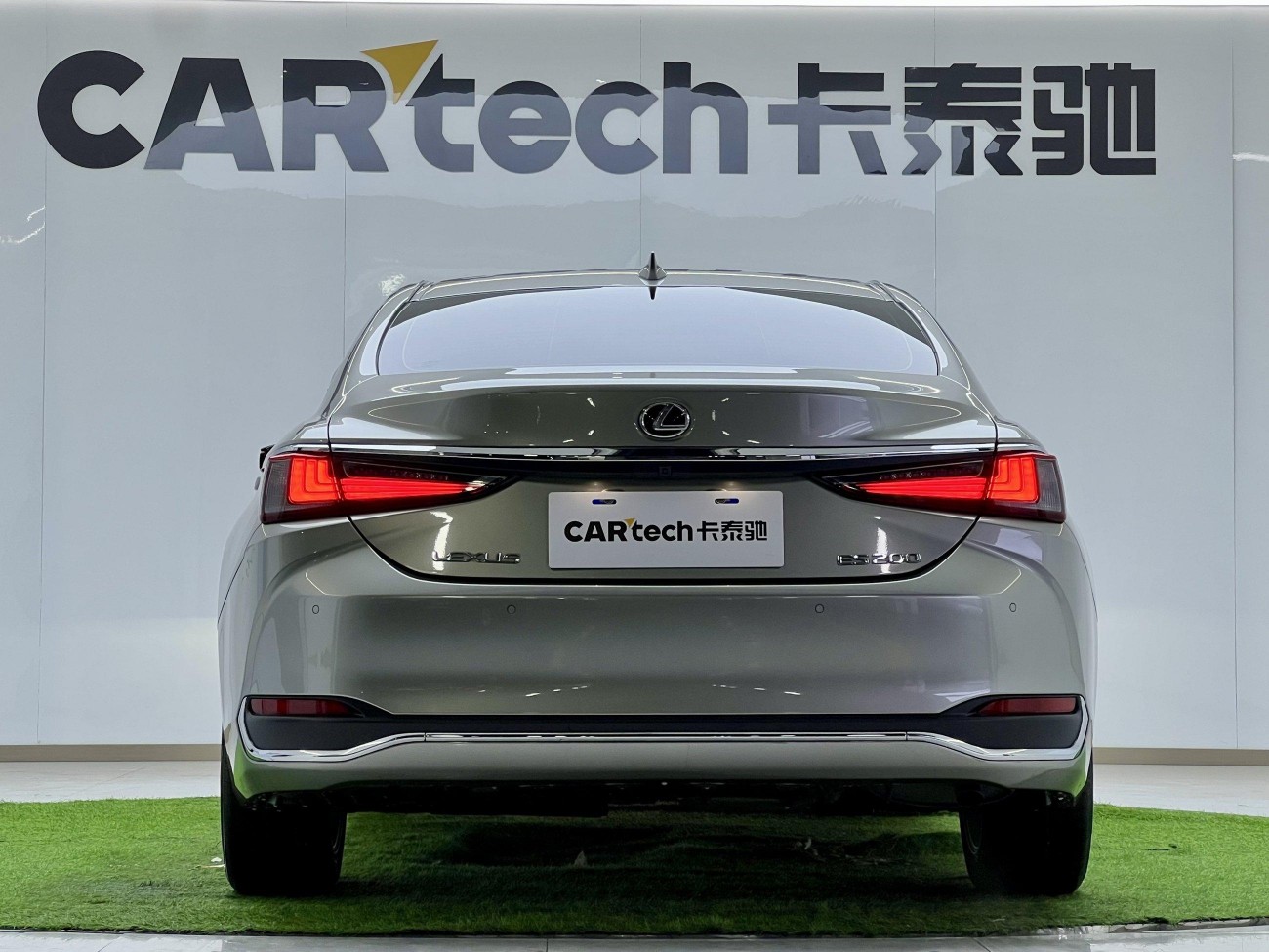 Lexus ES 200 2021