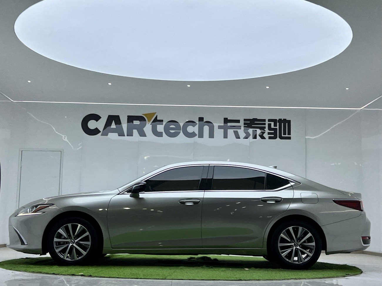 Lexus ES 200 2021