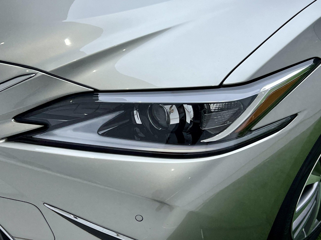 Lexus ES 200 2021