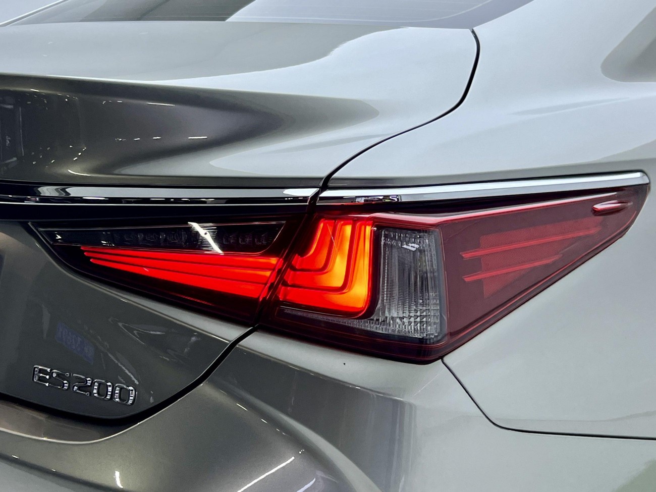 Lexus ES 200 2021