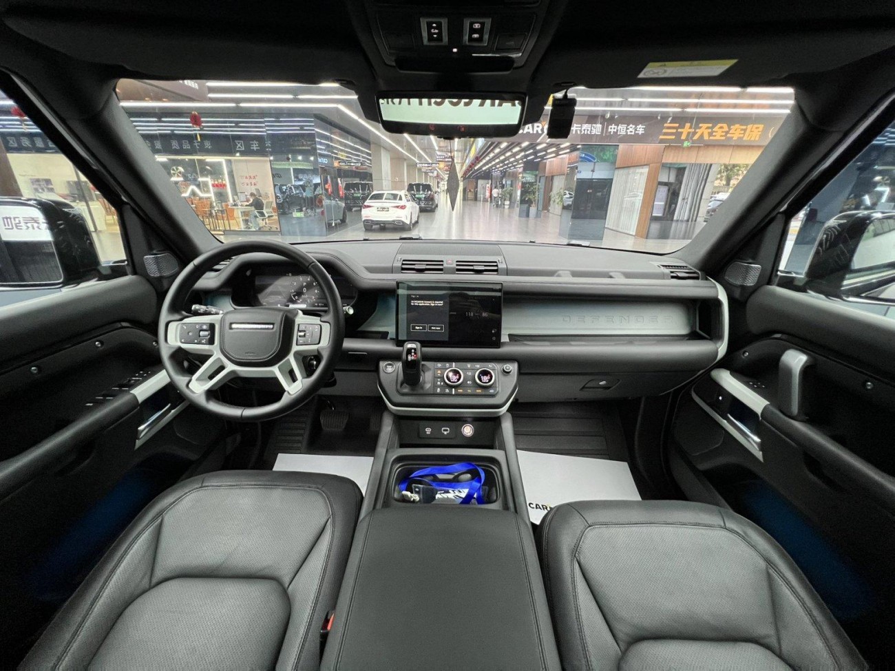 Land Rover Defender 2024