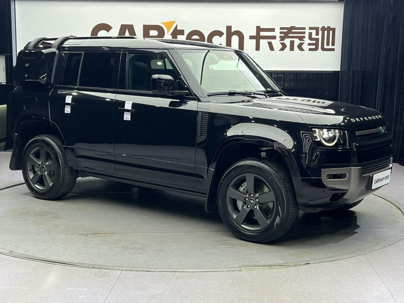 Land Rover Defender 2024