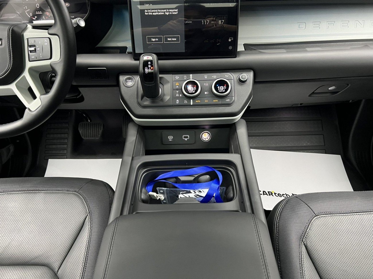 Land Rover Defender 2024