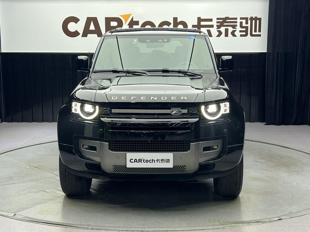 Land Rover Defender 2024