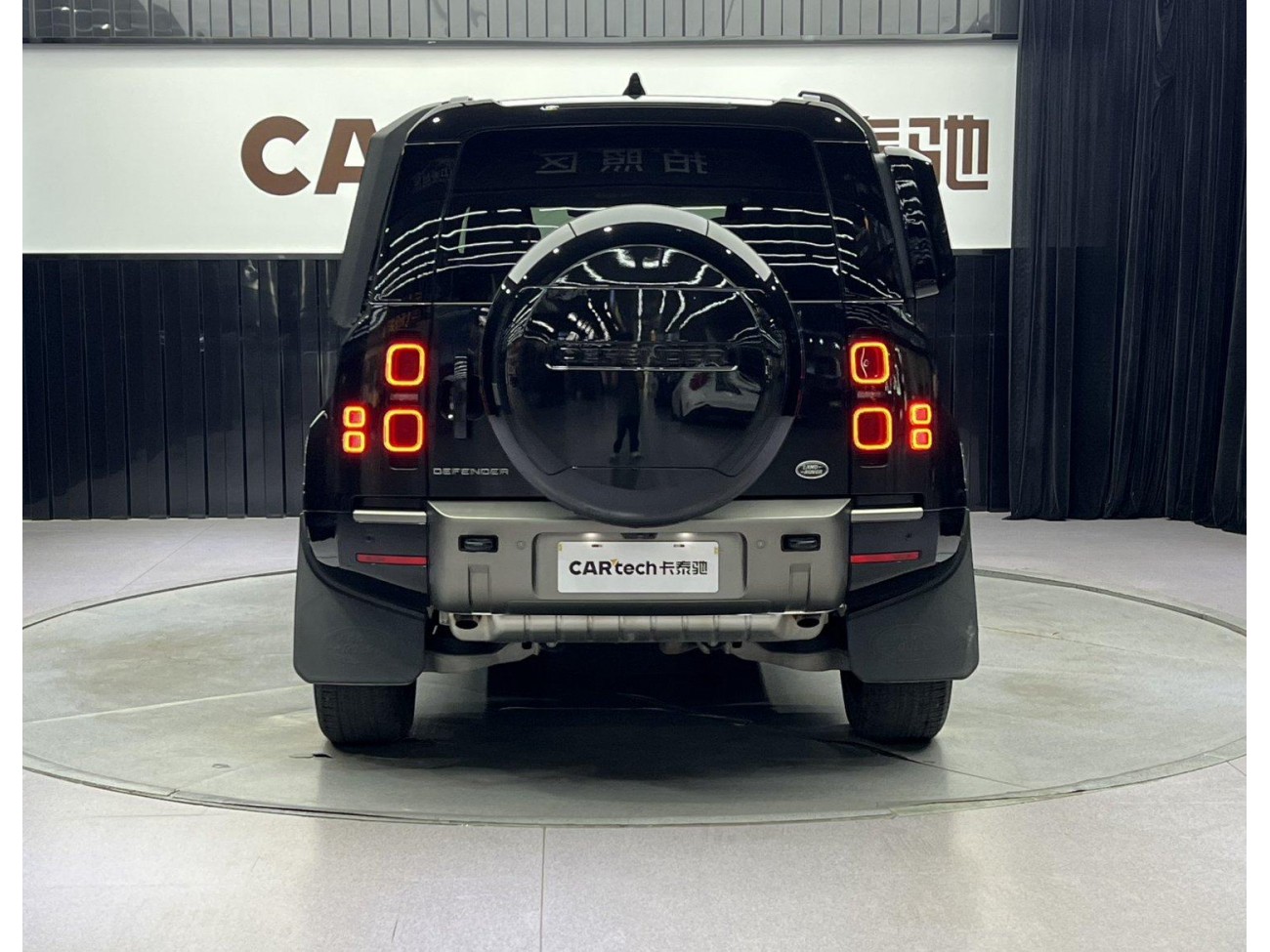 Land Rover Defender 2024