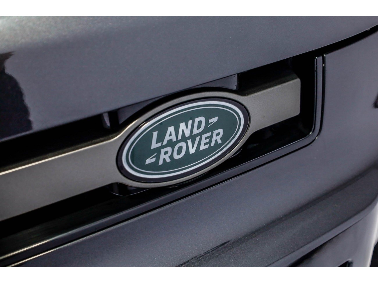 Land Rover Defender 2024