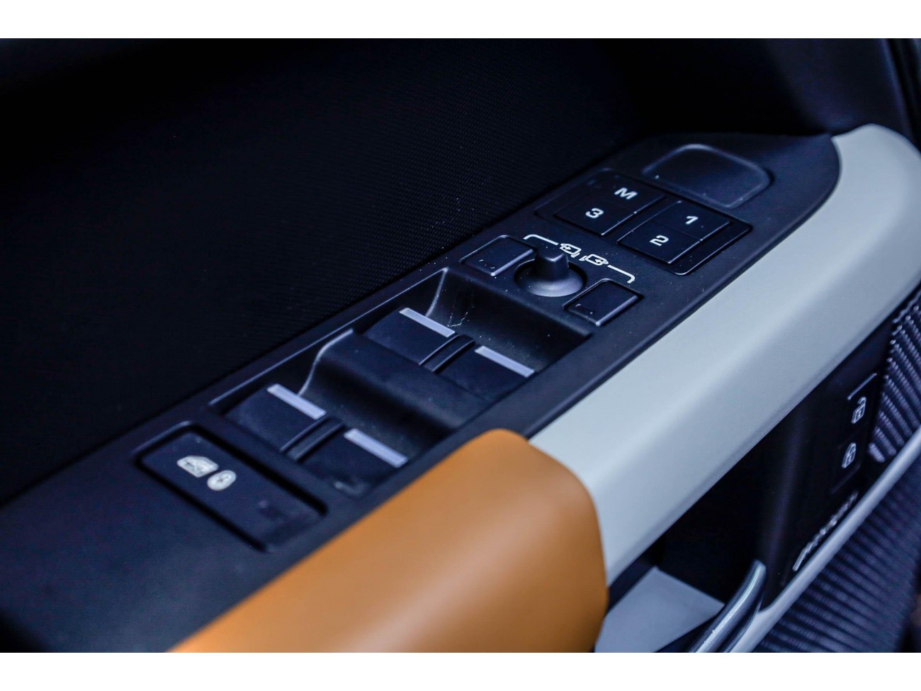 Land Rover Defender 2024