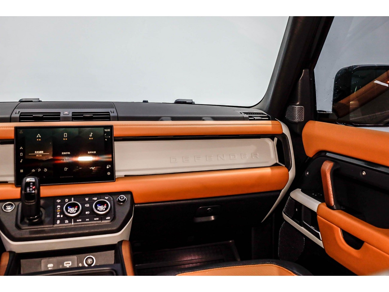 Land Rover Defender 2024