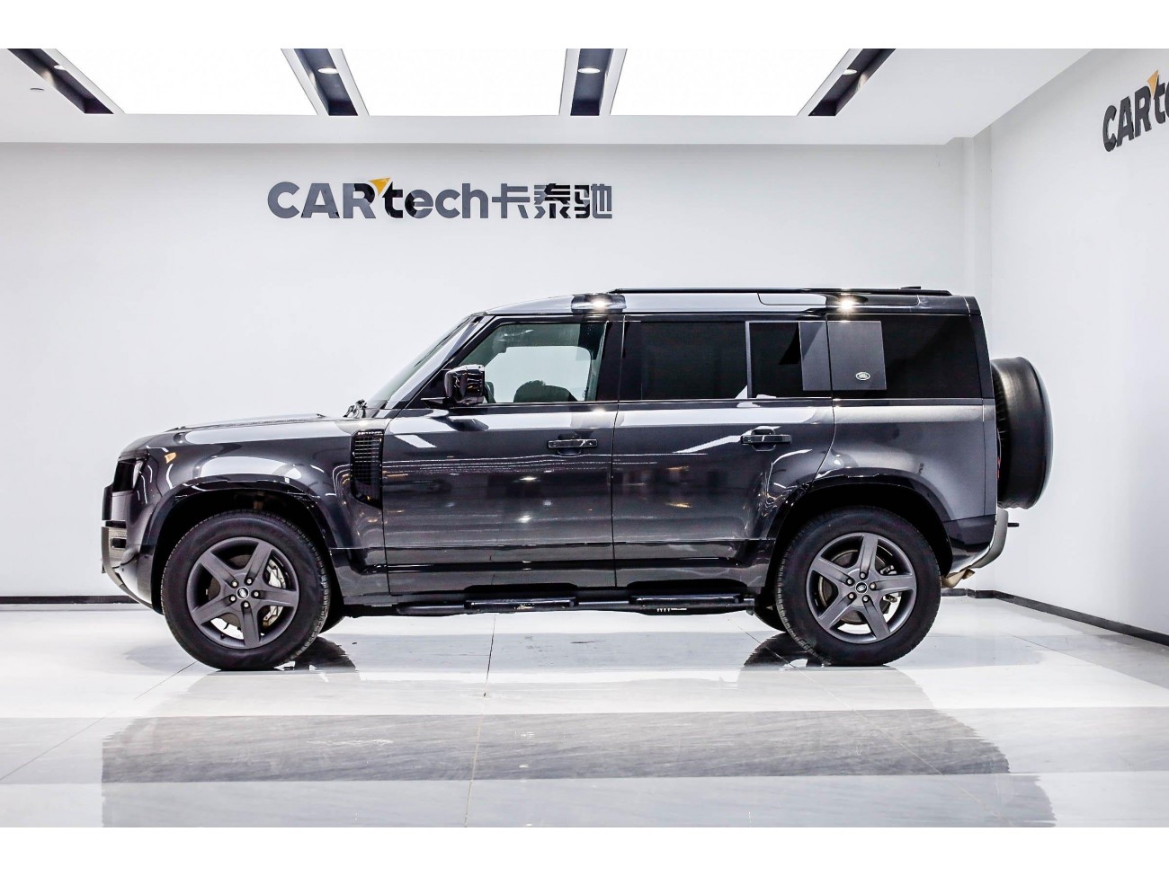 Land Rover Defender 2024
