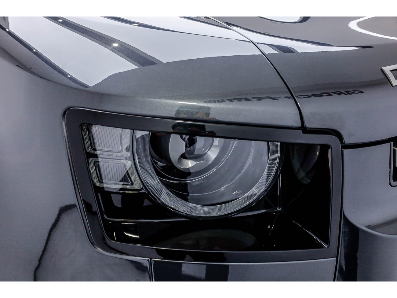 Land Rover Defender 2024