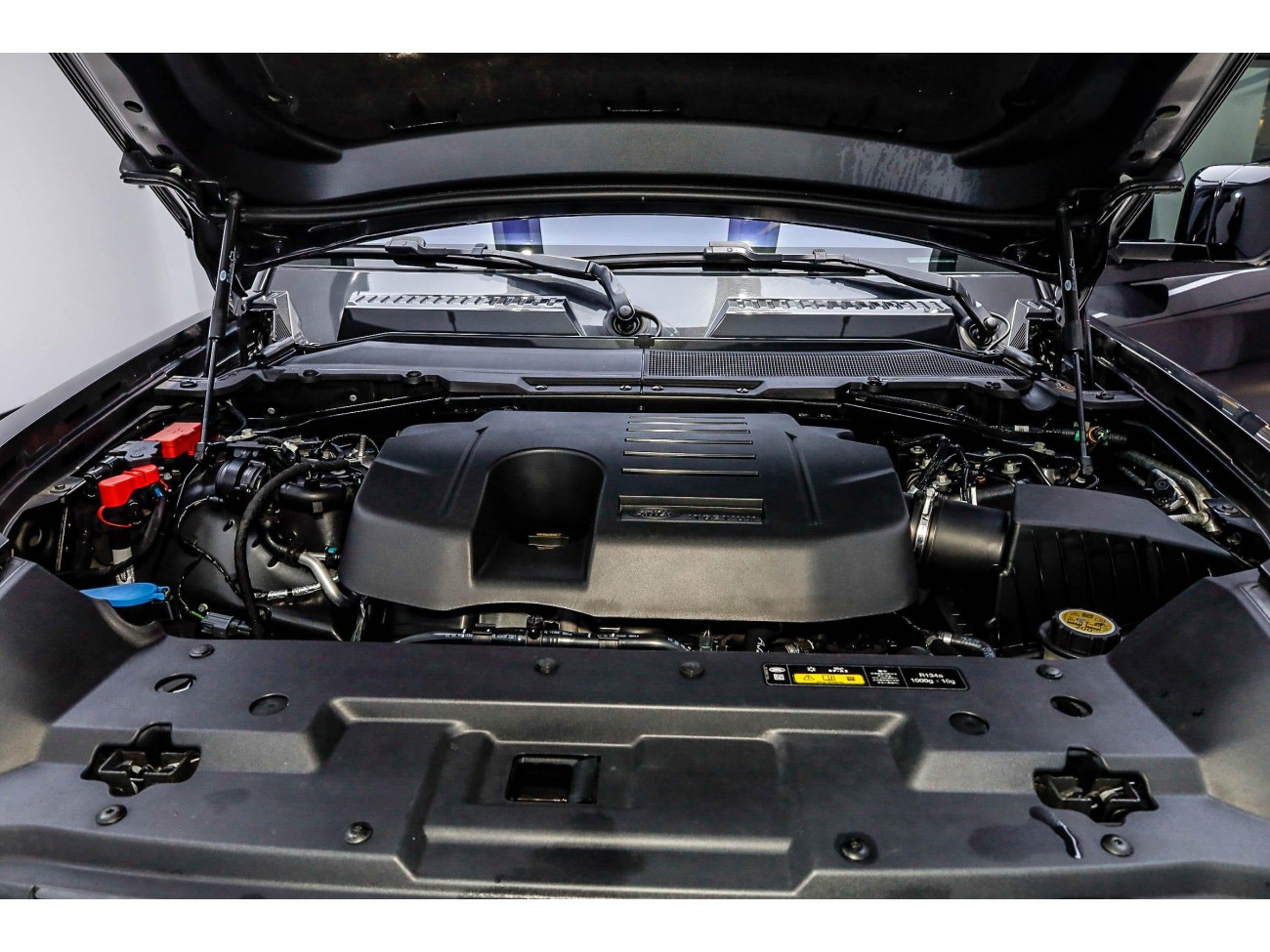 Land Rover Defender 2024
