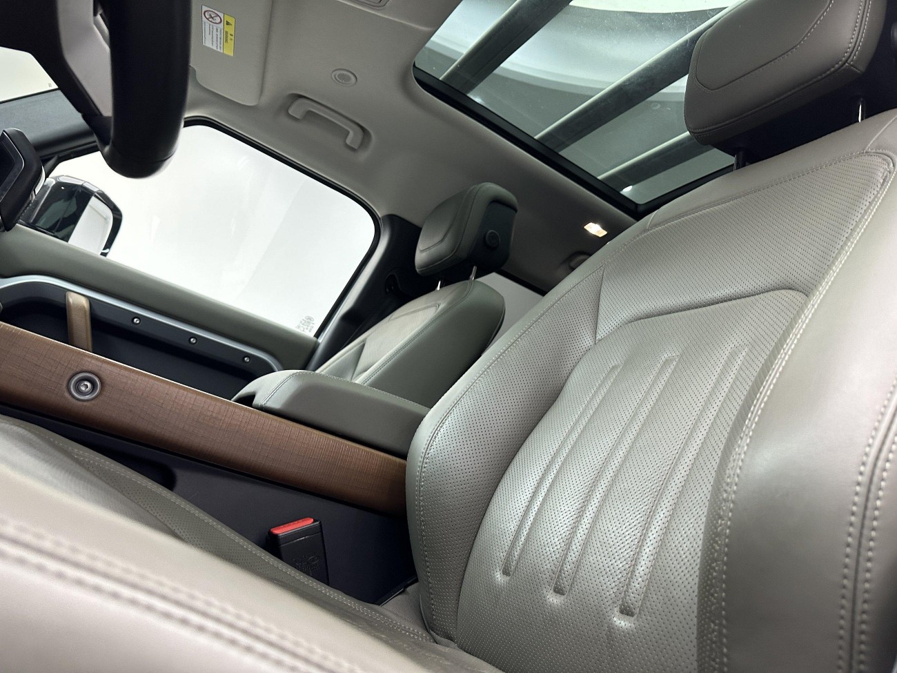 Land Rover Defender 2021