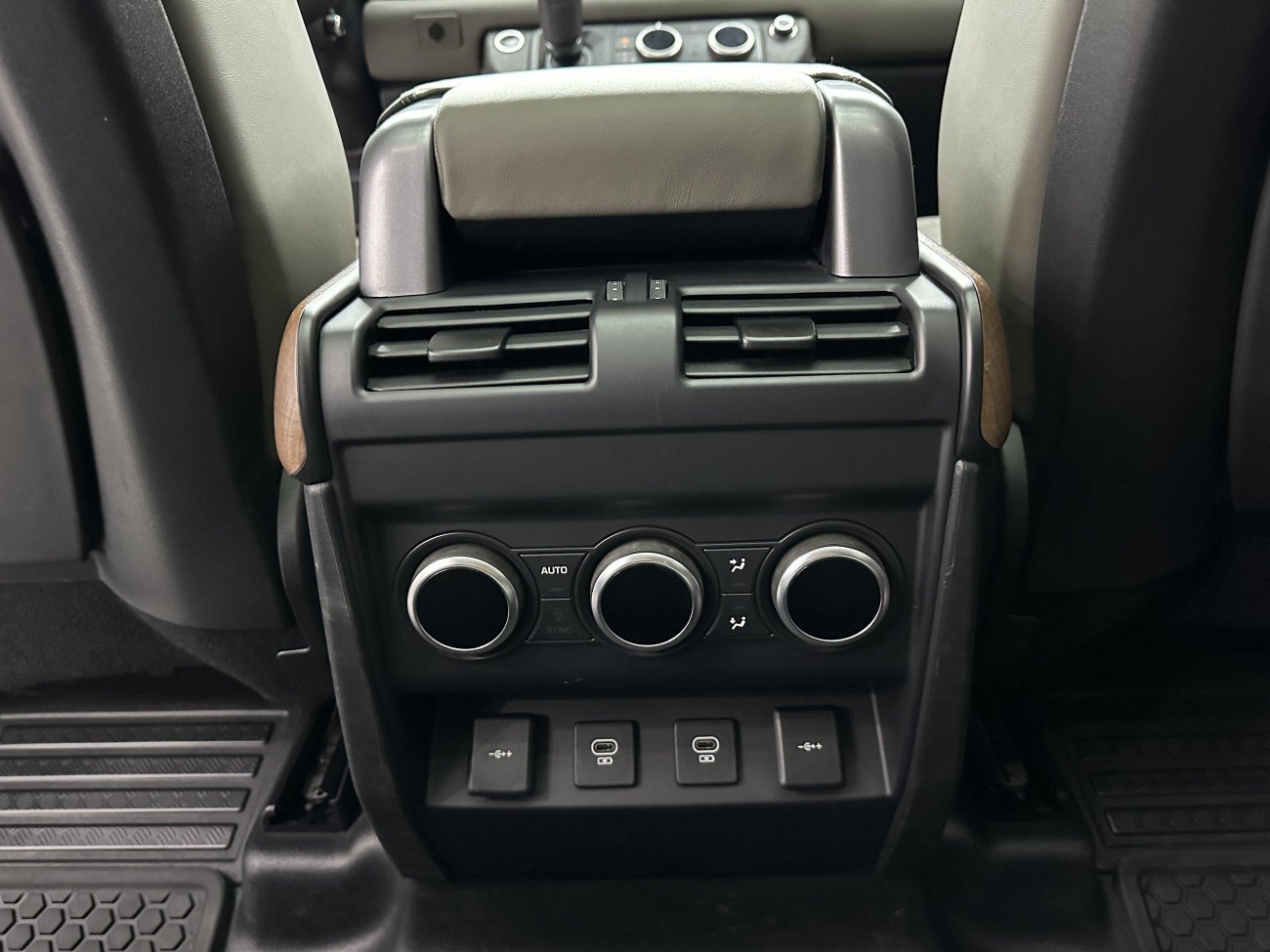 Land Rover Defender 2021