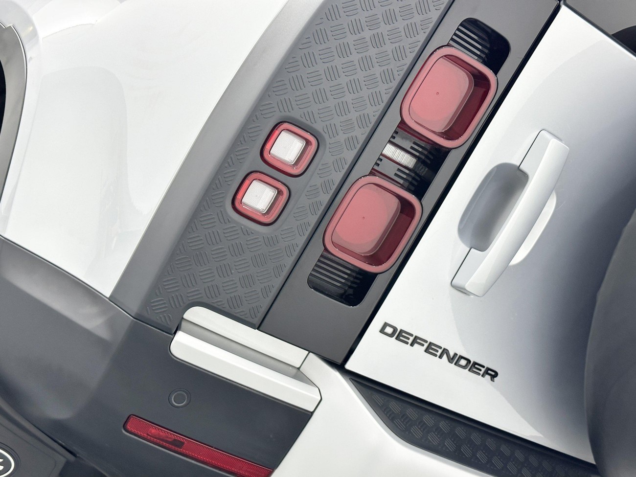 Land Rover Defender 2021