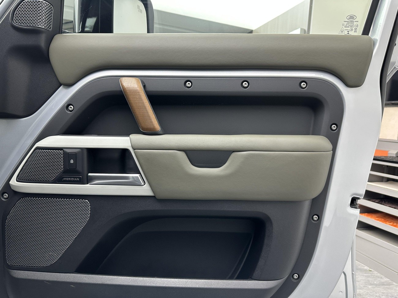 Land Rover Defender 2021