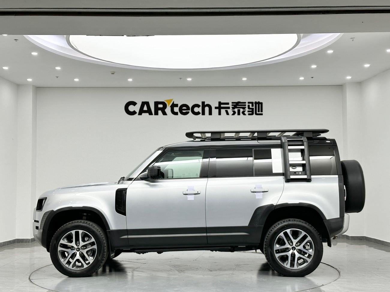 Land Rover Defender 2021