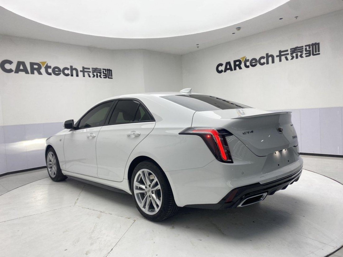 Cadillac CT4 2022