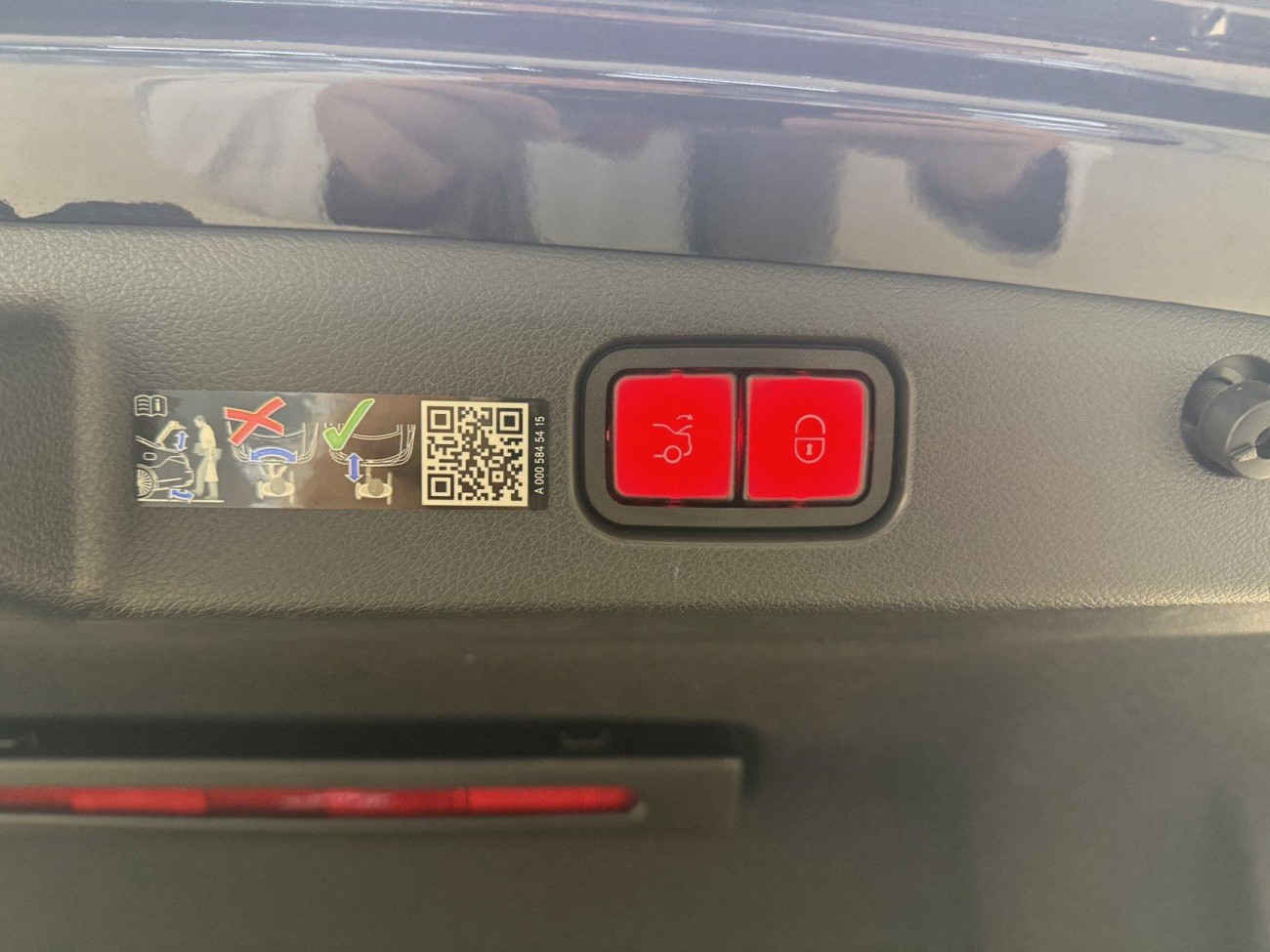 Mercedes-Benz E 300 L 2025