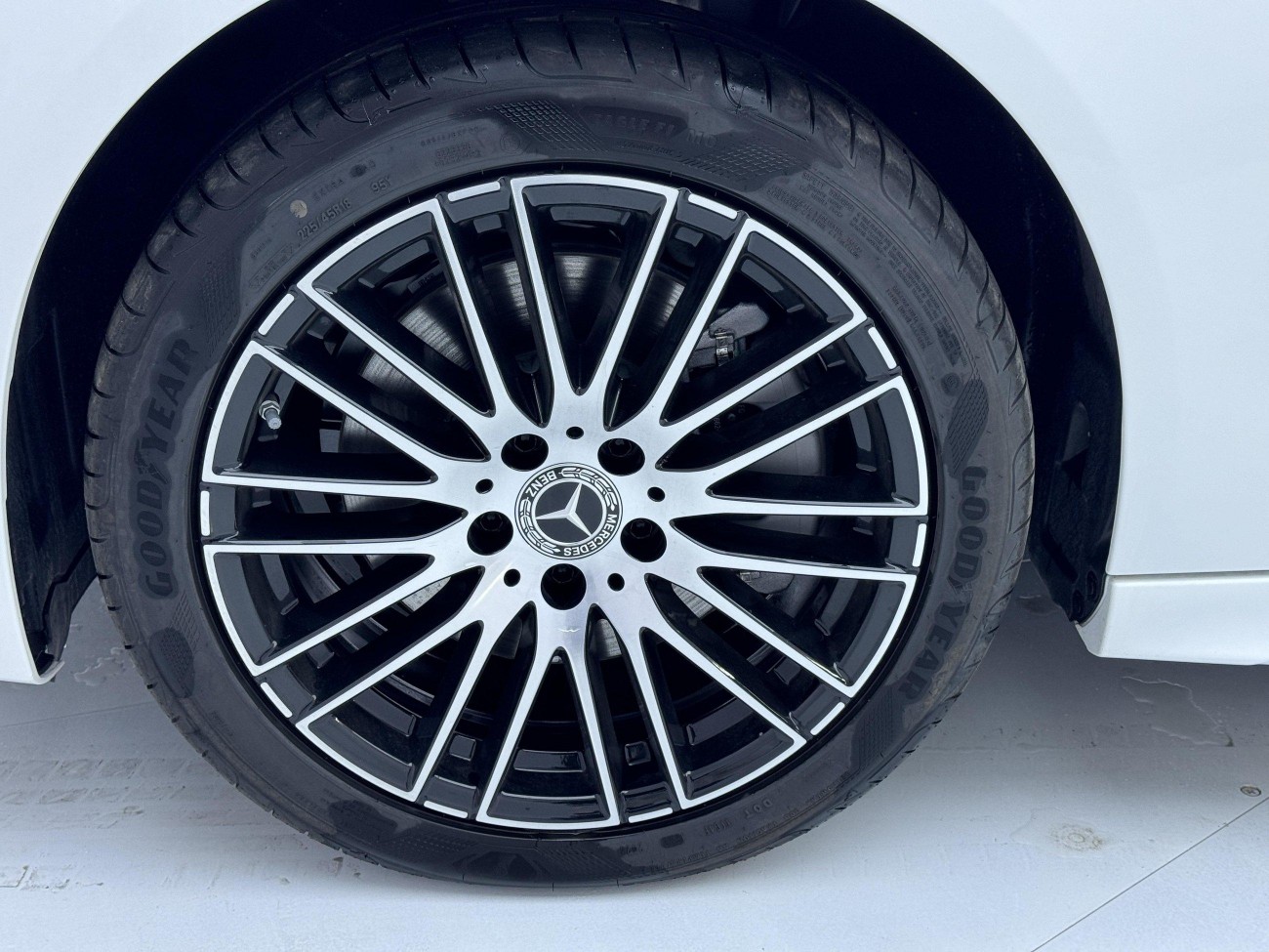Mercedes-Benz C 260 L 2024