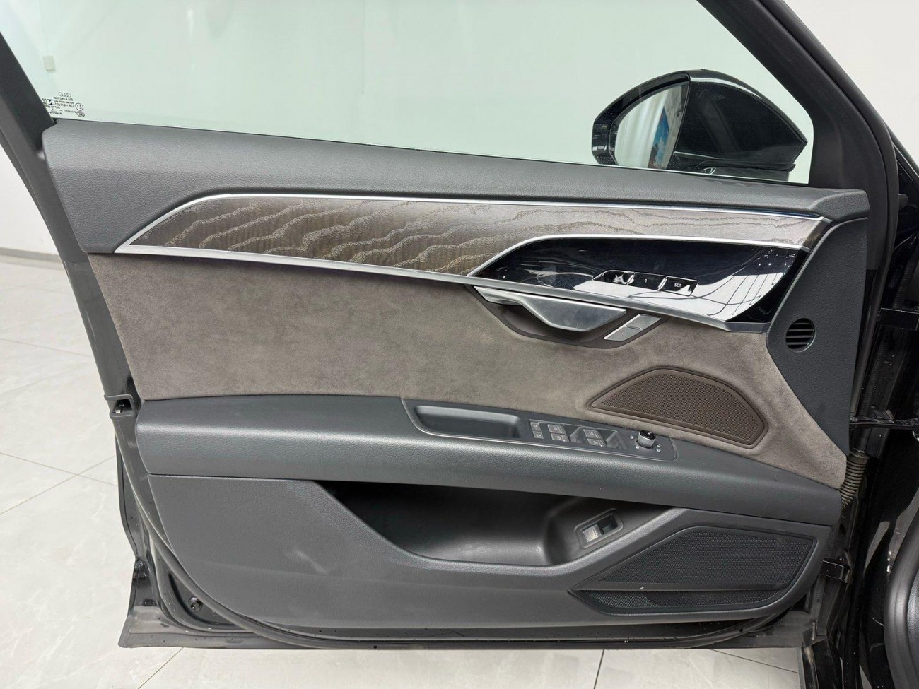 Audi A8L 50 TFSI 2023
