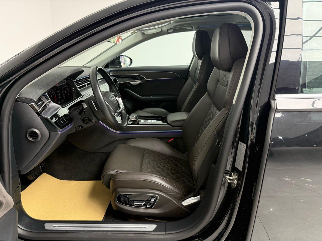 Audi A8L 50 TFSI 2023