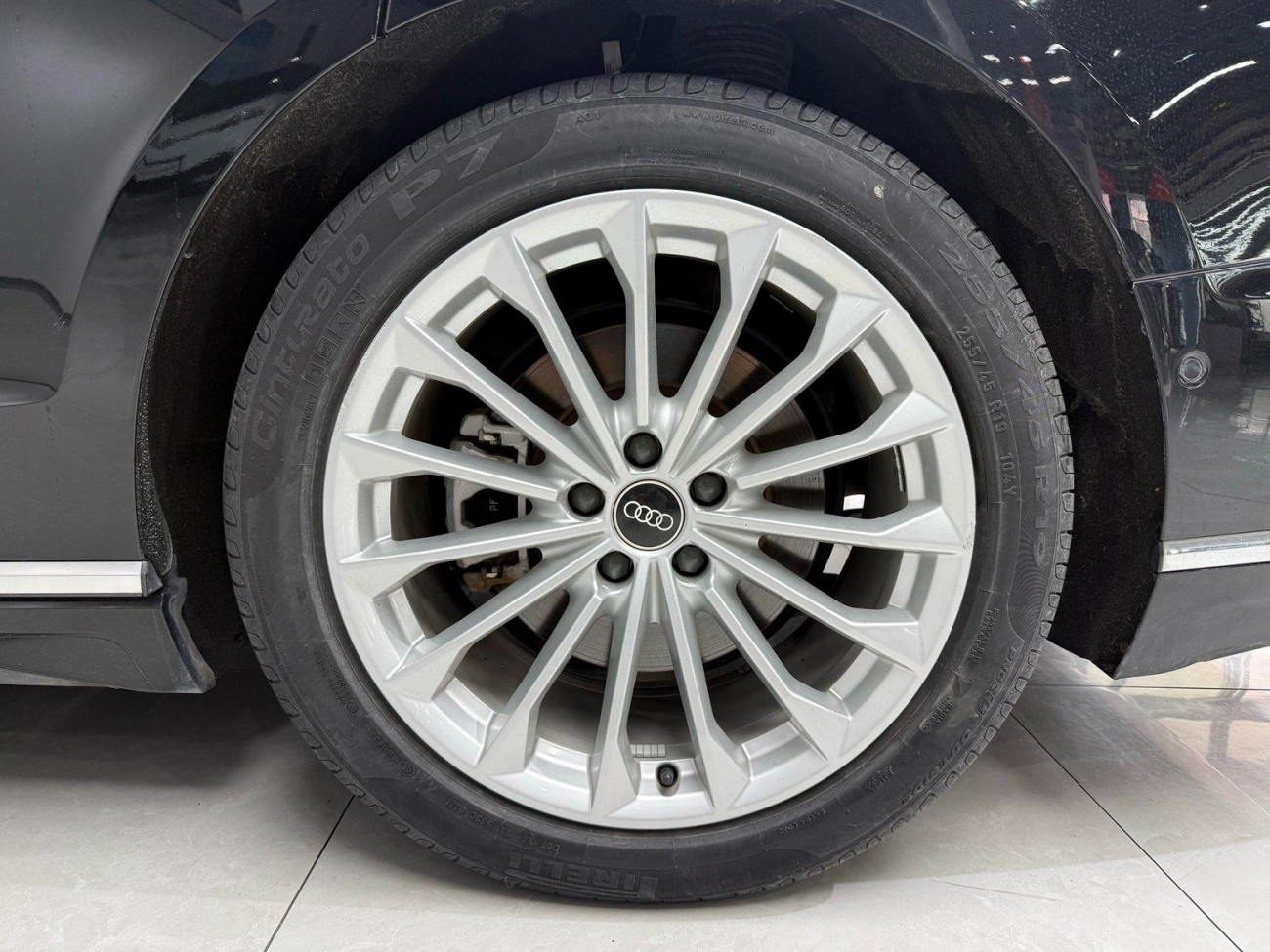 Audi A8L 50 TFSI 2023