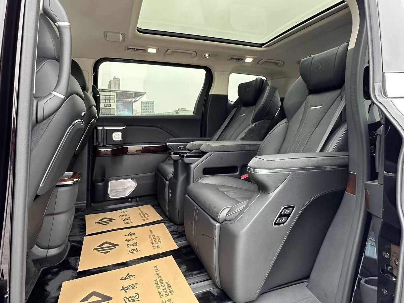 Hongqi HQ9 2024