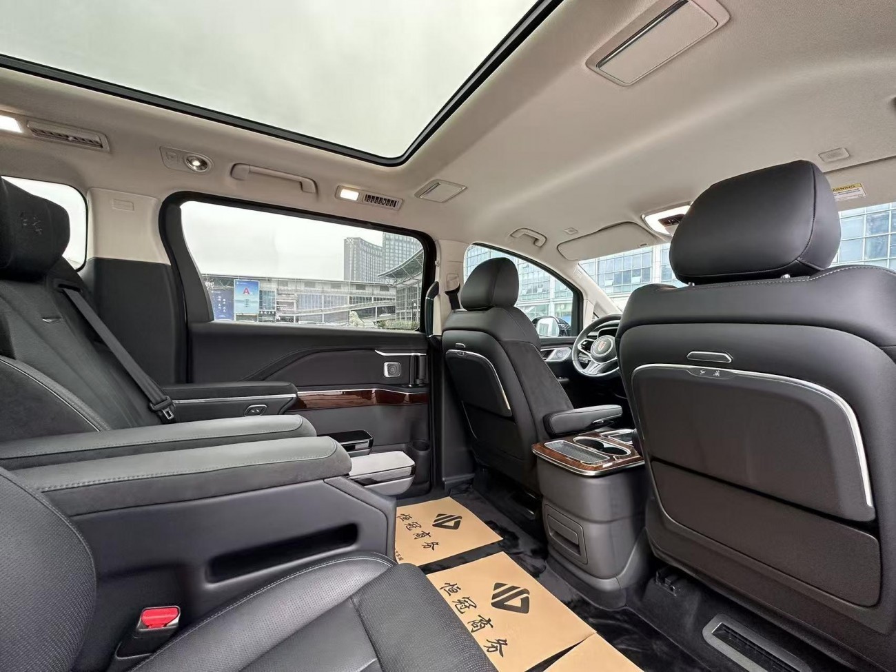 Hongqi HQ9 2024