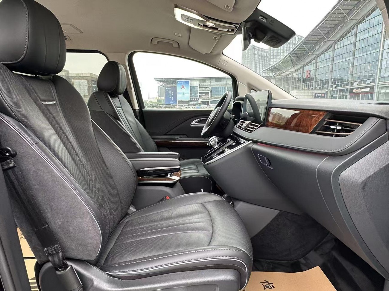 Hongqi HQ9 2024