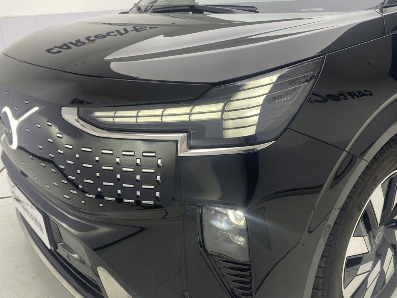 Volvo EM90 2026