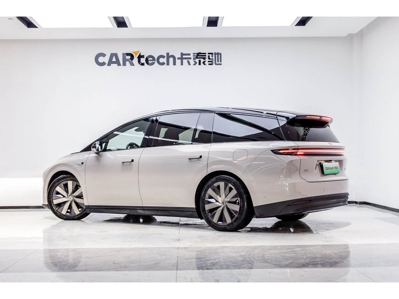 Li Auto i8 2025