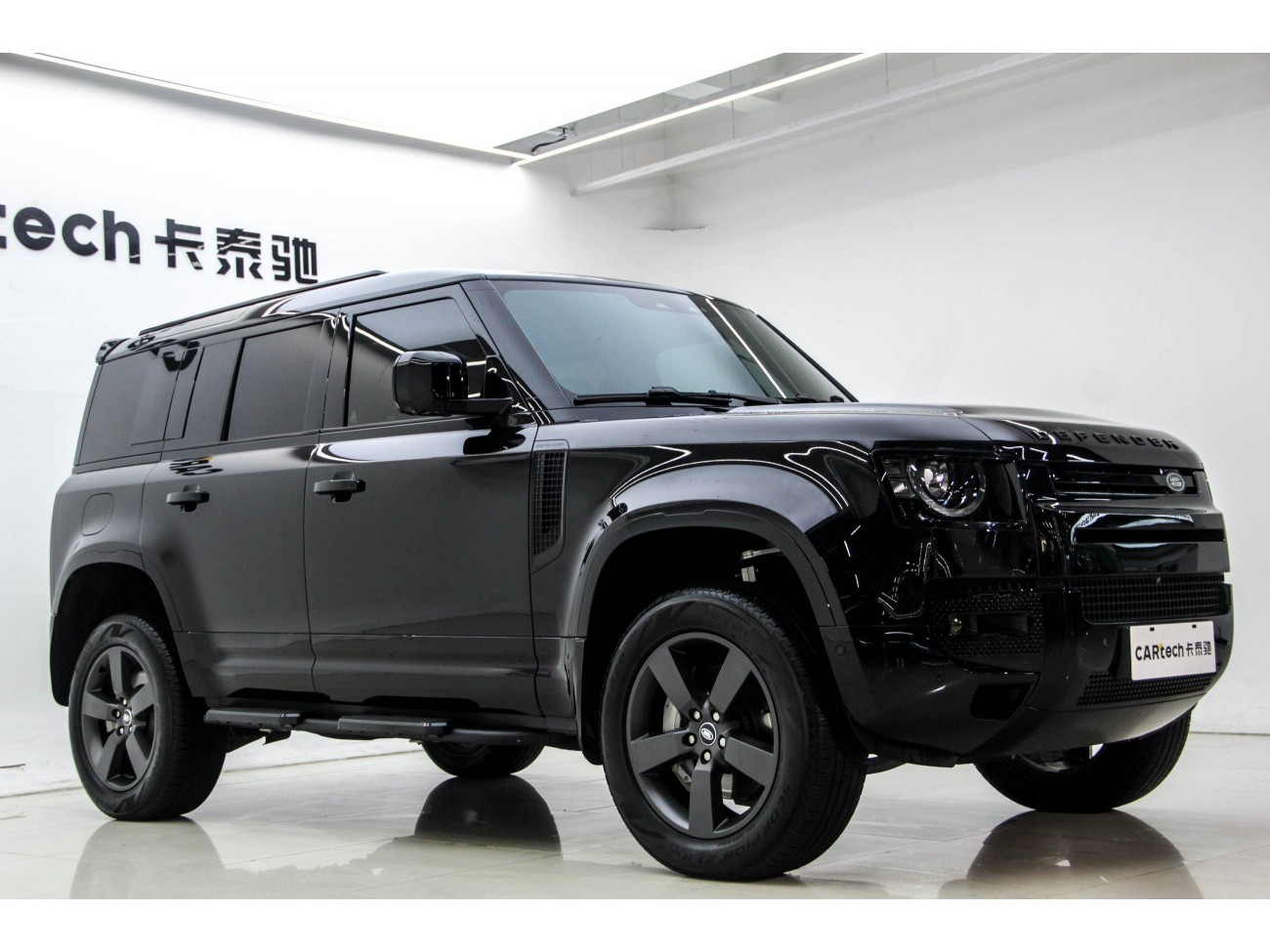 Land Rover Defender 2025