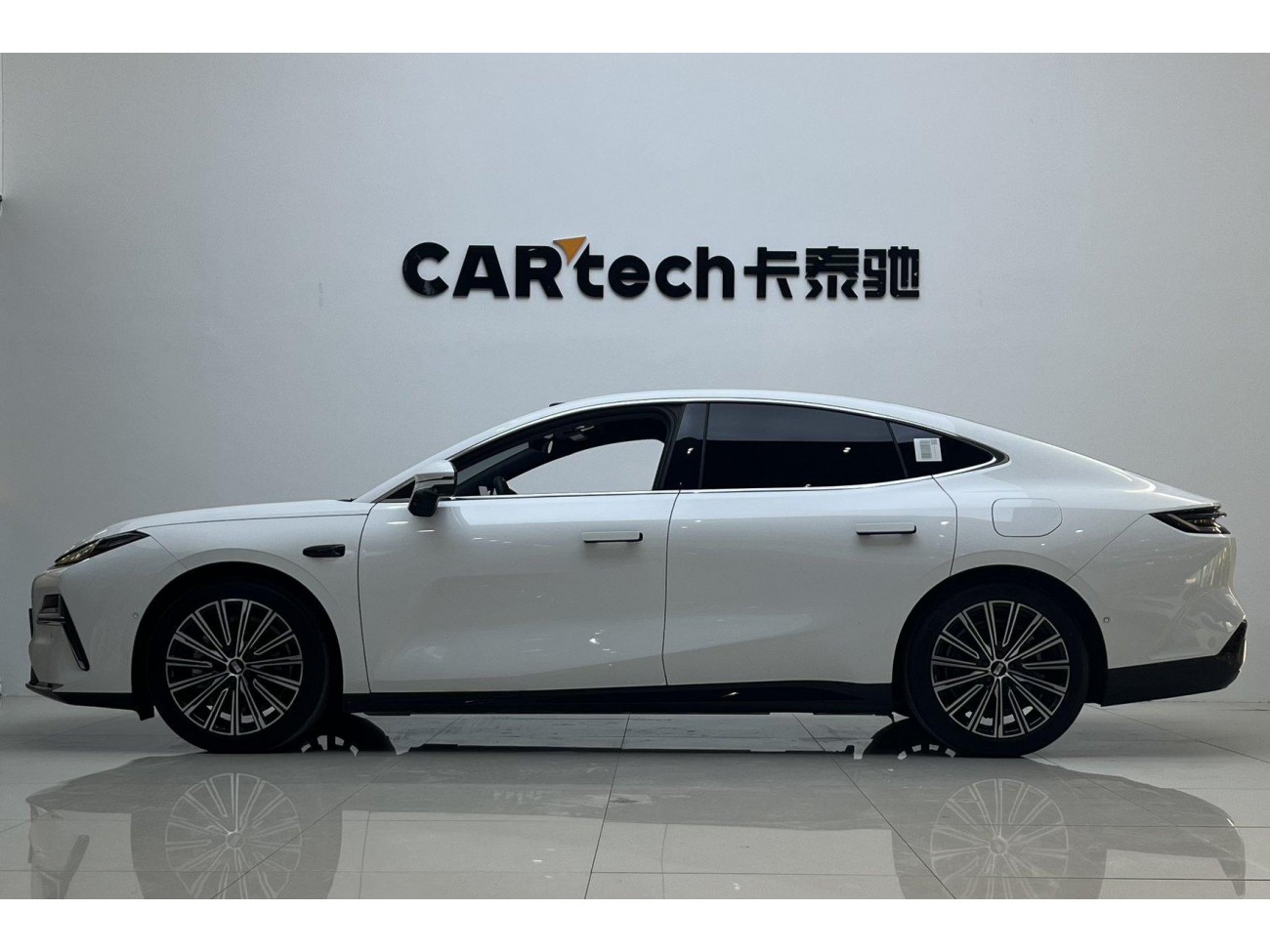 Geely Galaxy 8 2025