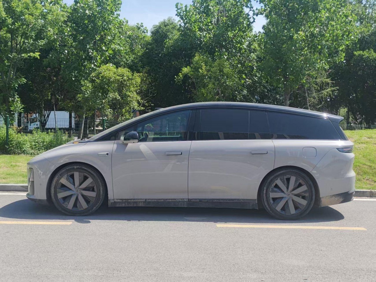 Li Auto i8 2025