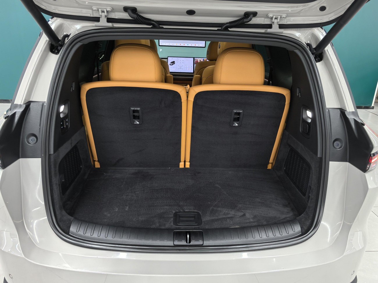 Li Auto i8 2025