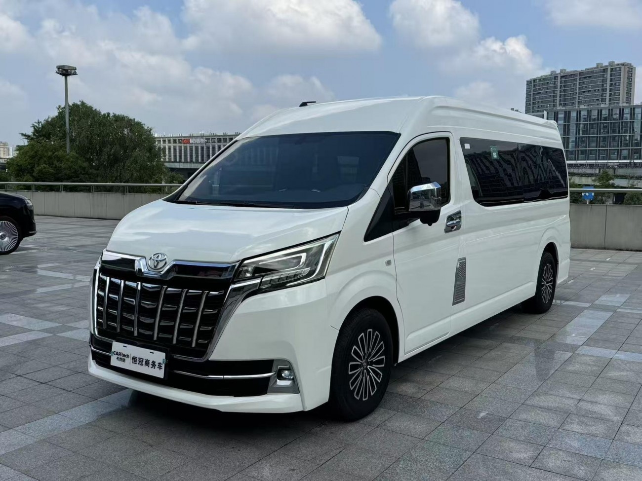 Toyota HiAce 2023