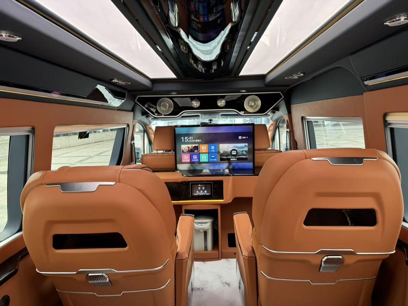 Toyota HiAce 2023