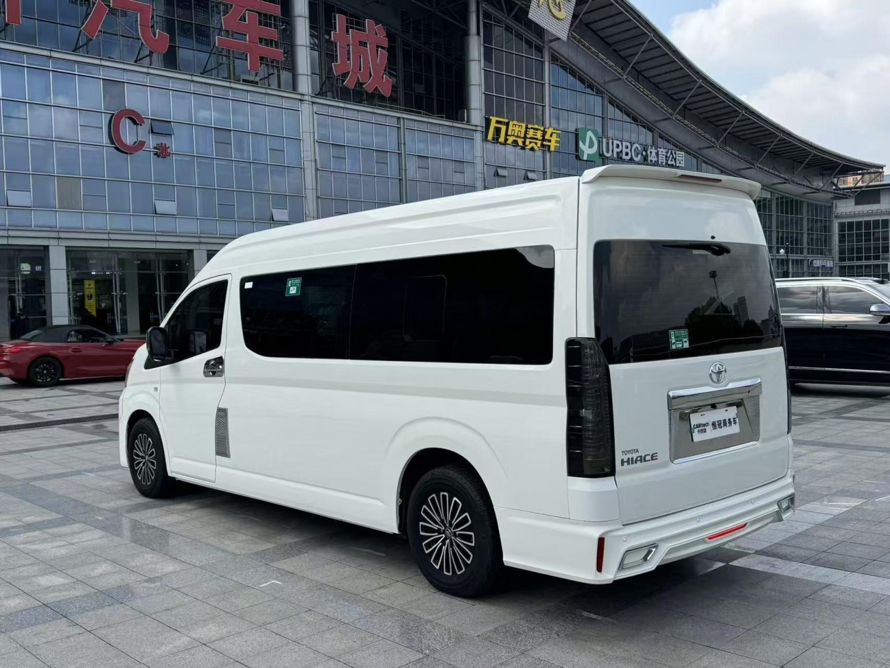 Toyota HiAce 2023