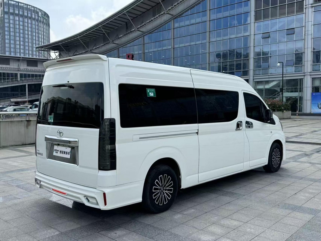 Toyota HiAce 2023