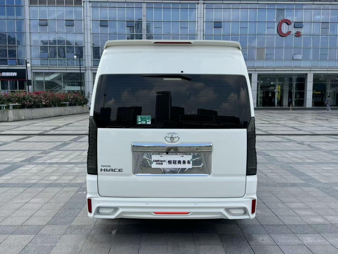 Toyota HiAce 2023