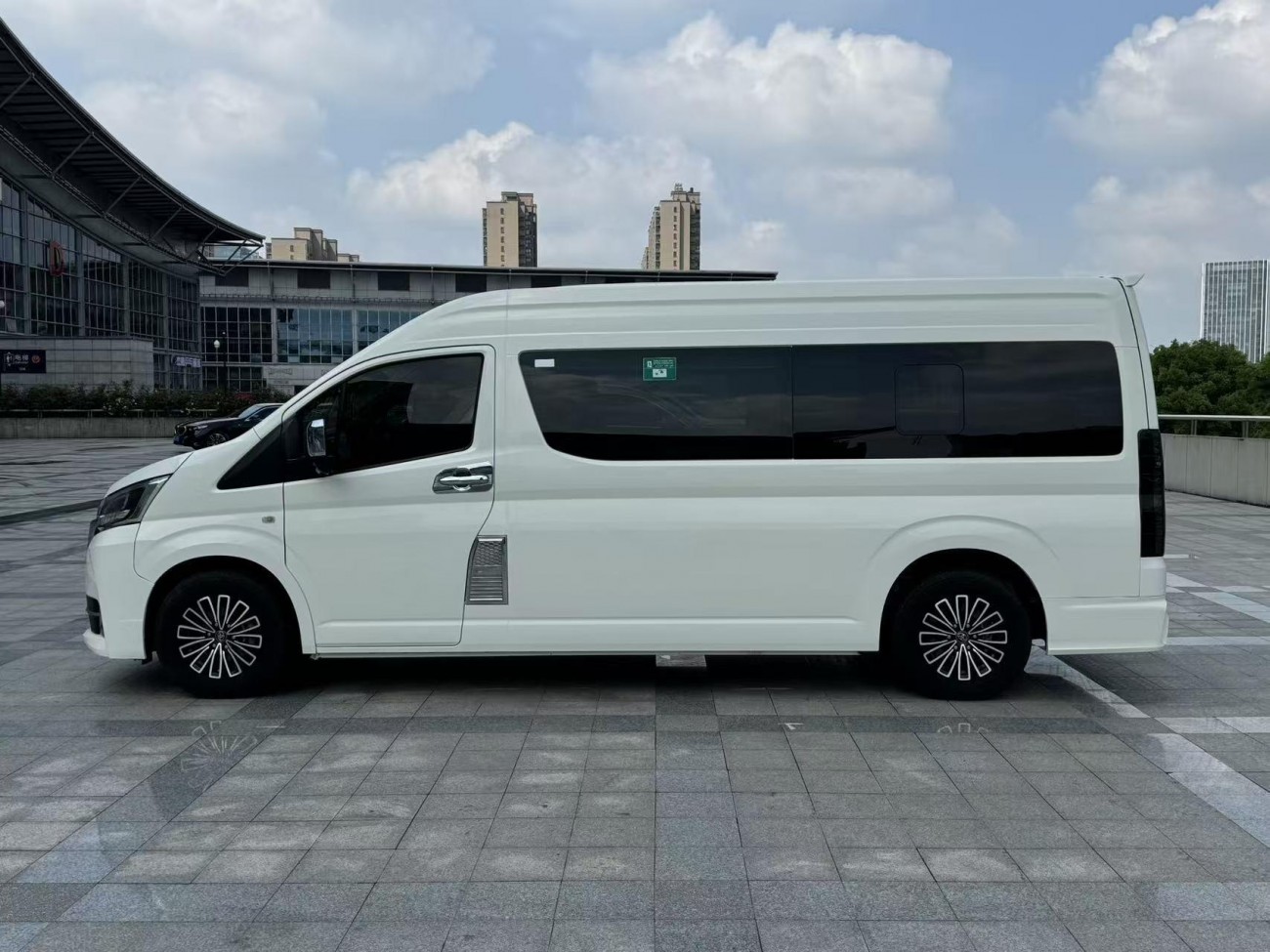 Toyota HiAce 2023