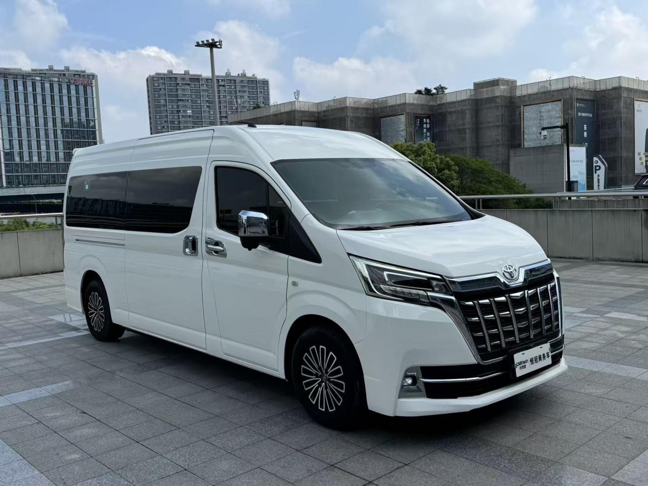 Toyota HiAce 2023