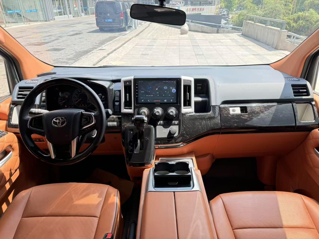 Toyota HiAce 2023