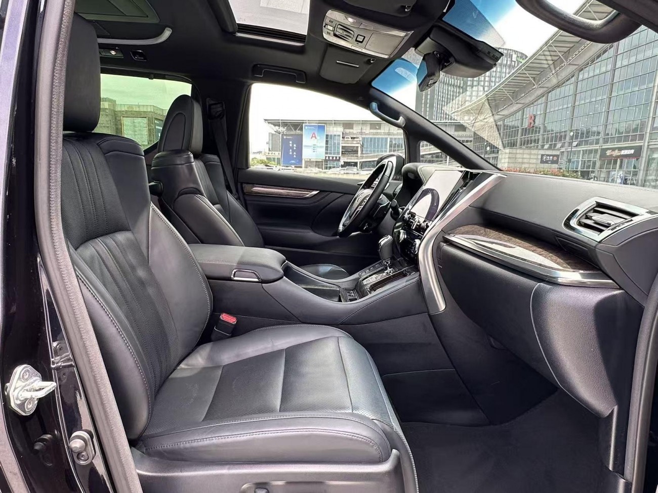 Toyota Vellfire 2023