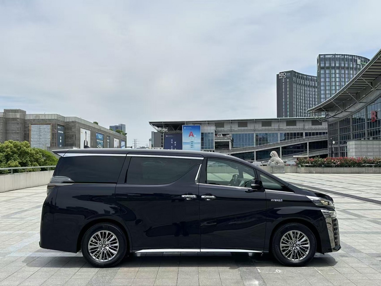 Toyota Vellfire 2023